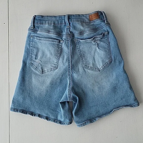 Simple society Distressed Jeans shorts size 0/24 - Picture 2 of 6